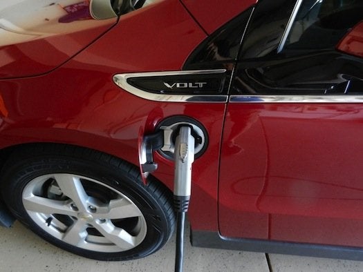 httpswww.popsci.comsitespopsci.comfilesimport2013importPopSciArticles2011-chevrolet-volt-plugged-into-coulomb-technologies-240v-wall-charging-unit_100392869_l.jpg