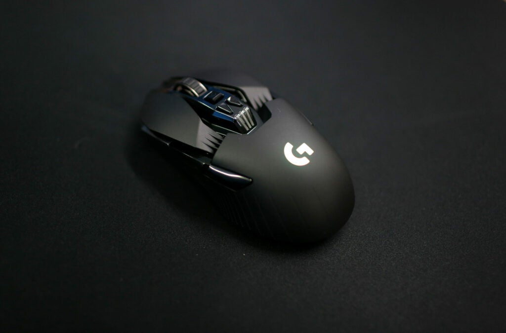 G900 Chaos Spectrum wireless gaming mouse