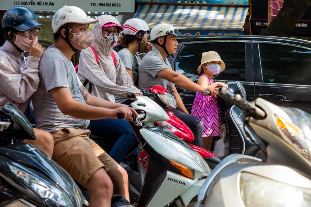 Commuters wear masks to protect themselves from air pollution